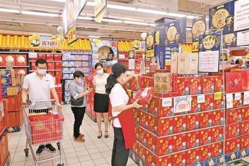 应节食品迎销量高峰 传统月饼领跑市场，无糖新品异军突起